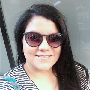 Meet your Posher, Adriana